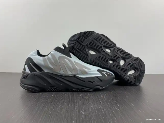 MNVN Adidas Blue Tint Boost GZ0711 700 Yeezy 0702